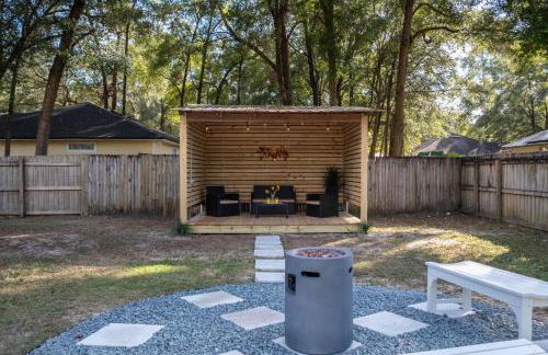 The Recharge - Springs , Tesla & EV Station , Pets - Foto 16