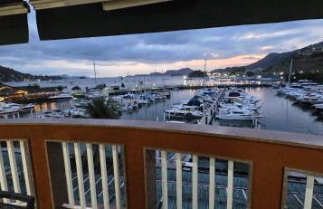 SUPER FLAT 180 graus em Angra dos Reis , Frente Mar na Marina Piratas com estacionamento - Foto 23