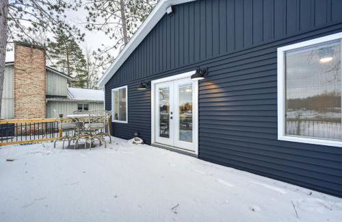 Riverfront Michigan Cottage with Fire Pit and Kayaks! - Foto 18