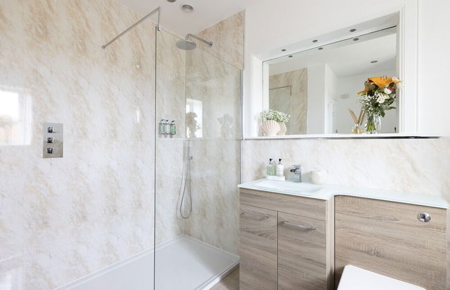 JOIVY Aurora House - 4 Bed With Hot Tub And Sea View - Foto 29