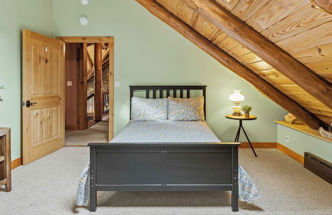 The Bigwood Cabin by Avantstay Hot Tub, Firepit, Pool Table, Private Yard - Photo 51