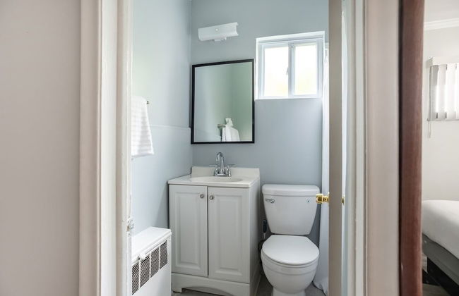 Private Room w/ Bath & Kitchen Access in Brownstown - Foto 14