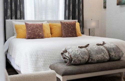 Chic 4BR Home Hot Tub Game Room - Foto 27