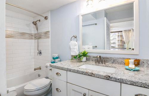 7FL Remodeled, Close to Beach & Dining with Free Parking - Photo 24