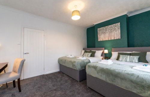 Modern house, sleeps up to 9 - Photo 7