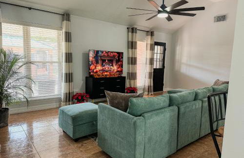 Maple House Romantic Getaway WHot Tub Near IAH - Foto 28