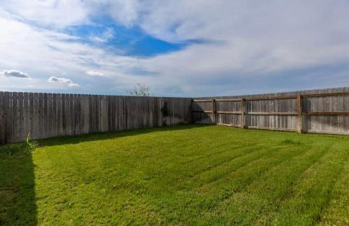 NEW 1 Story Townhome 6 BDs 5 Mile Baylor Scott & White Fenced Backyard - Professionally Managed by Stay Albatross - Foto 23