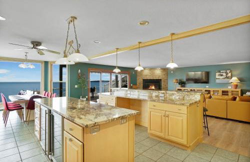 6BR Houghton Lake House with Indoor Pool, Hot Tub and Golf Simulator - Photo 36