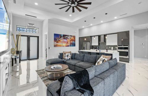 Relax & Play in Cape Coral Pool BBQ Family Fun - Foto 29