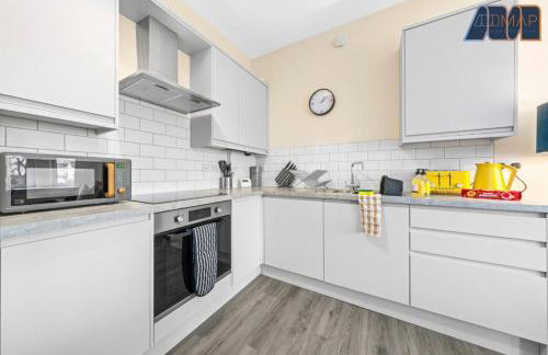 4 Bed Flat With Parking Sleeps 8 in Fife - Foto 42