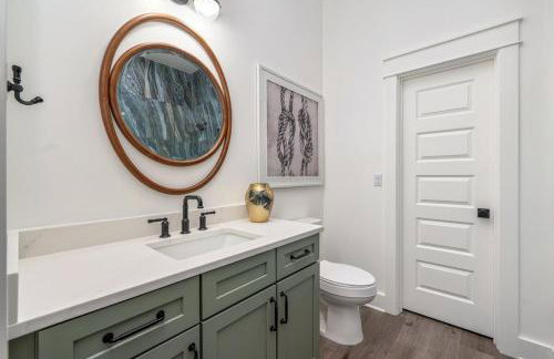 2 Blocks to the Beach! Pool & Golf Cart, Sleeps 21 - Foto 36