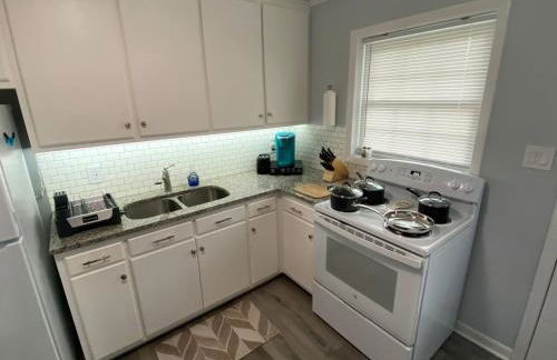 Quiet in Town - 2 beds, Large TVs, Big Parking , Nintendo & EV Ready - Foto 13