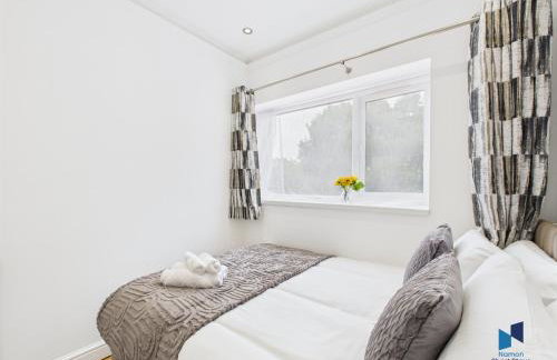 Modern 4BR House, Spacious, Garden, Free Parking - Foto 3