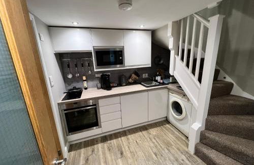 The Tower, 1 bed 1850's Tiny House - Foto 8