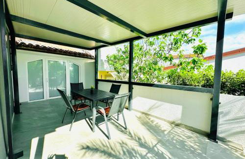 SANJA - with a large covered terrace and pool - Foto 21