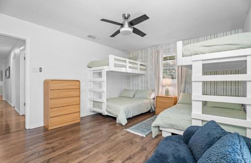 Relaxed Luxury Pet Friendly Home with Pool and Backyard Lounge in San Antonio, TX - Foto 37