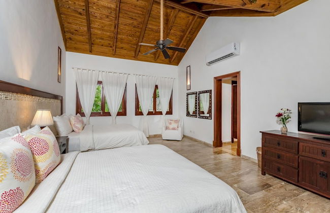 Casa de Campo Villa Luxurious Property up to 12 People With Pool Jacuzzi BBQ Golf - Photo 30