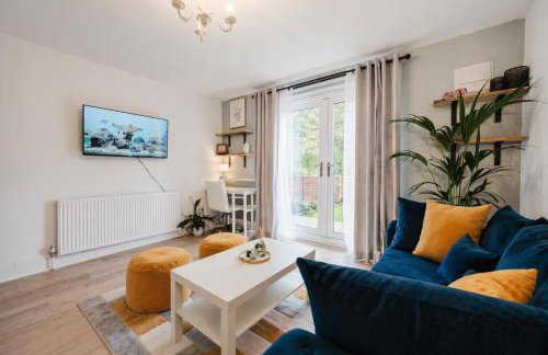 Modern 2 Bedroom House with Parking - Photo 46