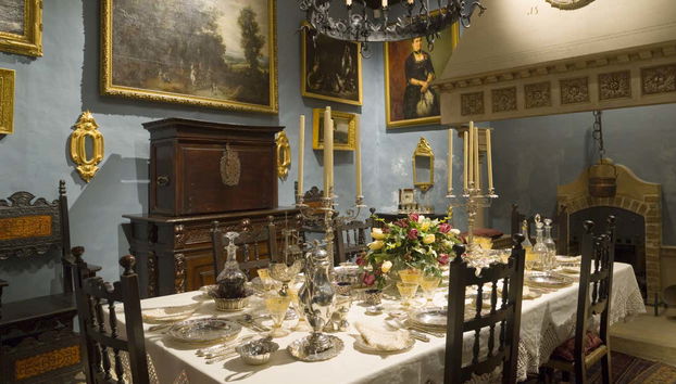 Conhecendo a elegante sala de jantar do Palácio Falson