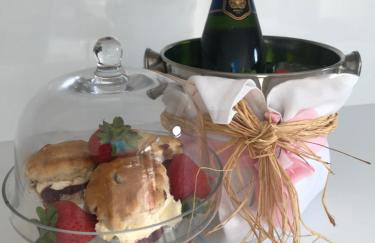 Ocean Drive Deluxe Apartment with complimentary Day Time Beach hut - Foto 59