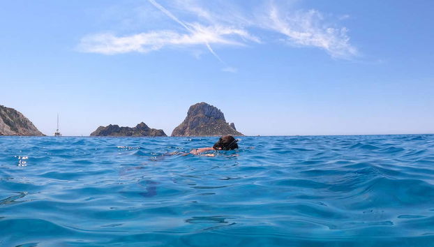 Snorkeling durante una sosta di fronte a Es Vedrá