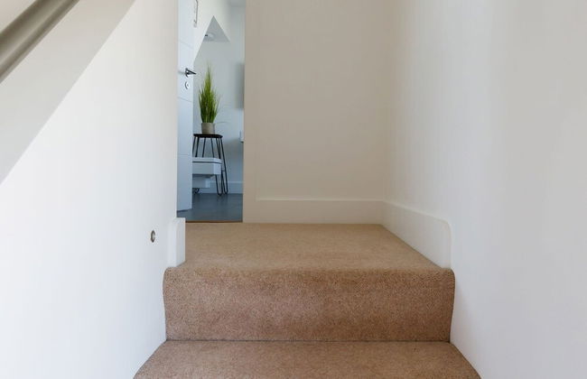 Gorgeous Home for 12 - Walk to Beach - Sea View - Photo 38