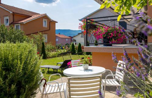 Apartment Flowers - Photo 19