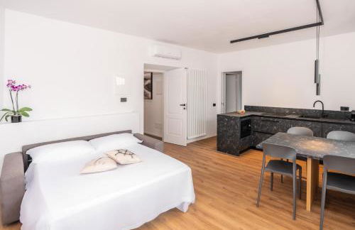 DN ART ROYALE - APT D first floor with lake view terrace and hot tub - APT N ground floor with internal whirpool - Foto 37