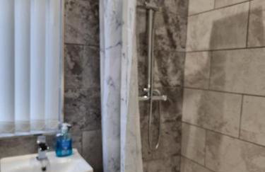 Newly Refurbished 2- Bed Stylish Home - Foto 9