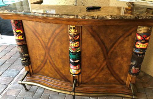 Tiki Paradise House & pool - 10 min to Beach! - Foto 5