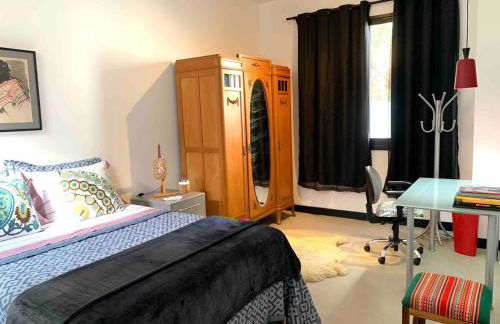 Casa linda, ótima localização, 2 vagas de garagem - Foto 16