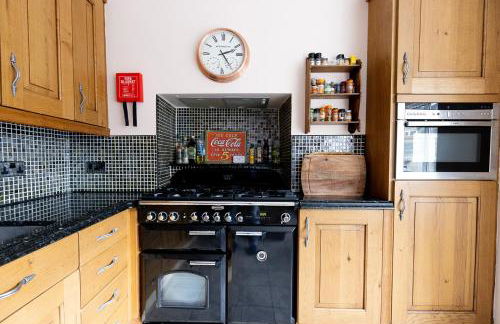 CLIFTON BANK - Characterful & Cosy Home in Buxton, Peak District - Photo 6