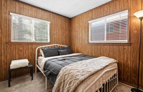 Bluebird Cabin, Indoor Fireplace, Next to Lake! - Foto 11