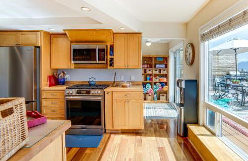 Waterfront Clear Lake Home with Game Room and Deck! - Foto 14