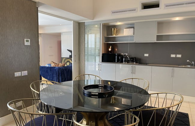 Clifton YOLO Spaces – Clifton Mansion Villa - Photo 18