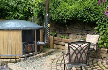 Romantic Cottage with Wood-fired Hot tub and Outdoor Pizza Oven - Foto 1