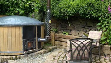 Romantic Cottage with Wood-fired Hot tub and Outdoor Pizza Oven - Foto 1