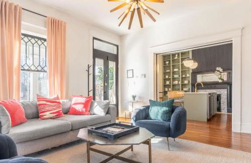 Notes of Southern Charm - Walkable to Food & Shops - Foto 1