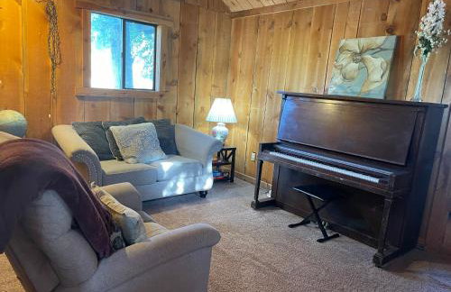 Cozy Cottage off Salmon River Tributary, in Town - Foto 5