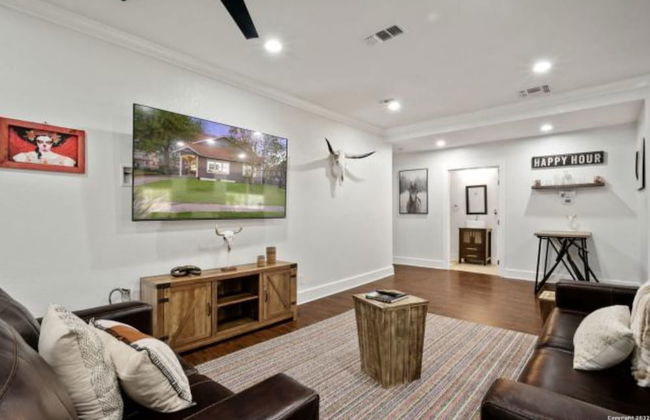 Experience Serenity in a 4br/3ba Downtown Home - Foto 13