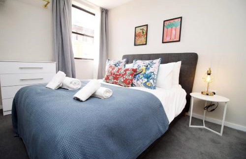 Elegant 2BR w/ Pool Table in Prime Location - Foto 48