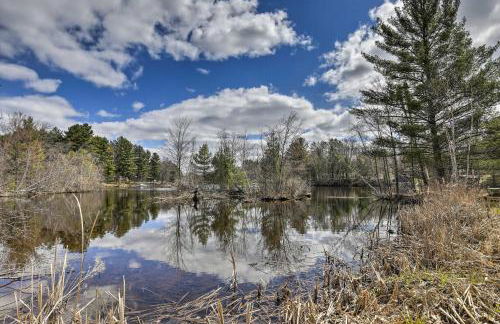 Lakeside Cabin with Fire Pit Near Pine Point Park! - Foto 34