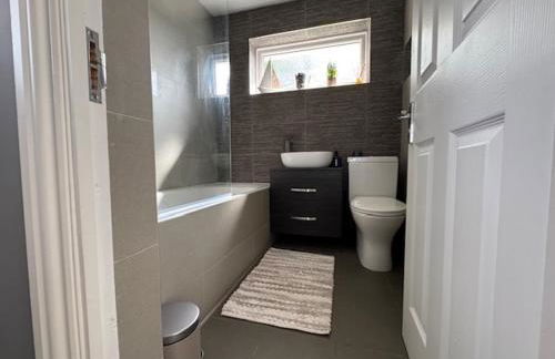 Weekend availability - 3 Bedroom House - Free Parking - Ideal for Families and Groups - Foto 7