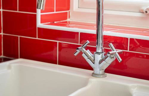 Pass the Keys Stylish 4 Bedroom Home with Parking in Borehamwood - Foto 24