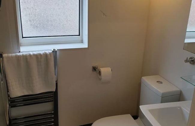 South Shield's Hidden Gem Garnet 3 Bedroom Apartme - Photo 11