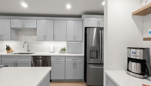 Serenity Shores Renovated Top Floor Condo w Stunning Ocean Views - Foto 4, dishwasher