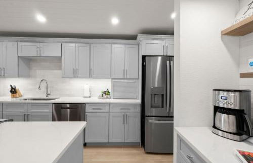 Serenity Shores Renovated Top Floor Condo w Stunning Ocean Views - Foto 4