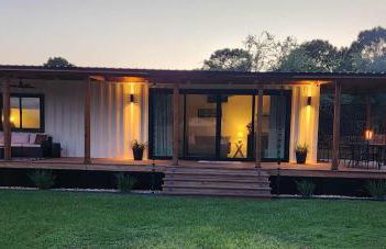 "Glamtainer" One of a kind Romantic Luxe Retreat, 8 Minutes to Emerald Beach, Outdoor Haven - Foto 1