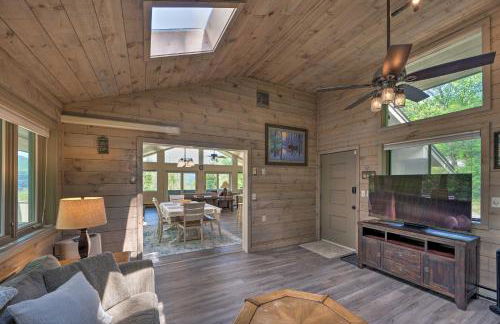 House with Balcony about 5 Mi to Cranmore Resort! - Photo 16