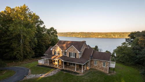 River Haven with Hot Tub - Foto 2